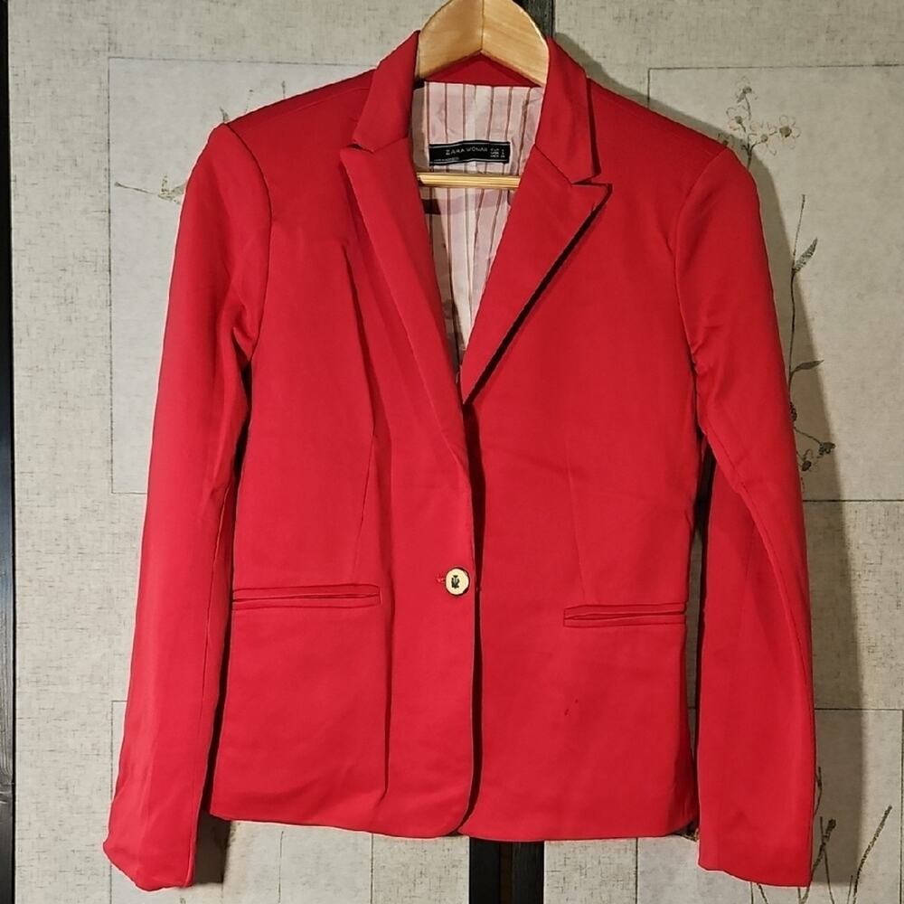 Zara Pink Blazer with Tailored Design and Fitted Silhouette